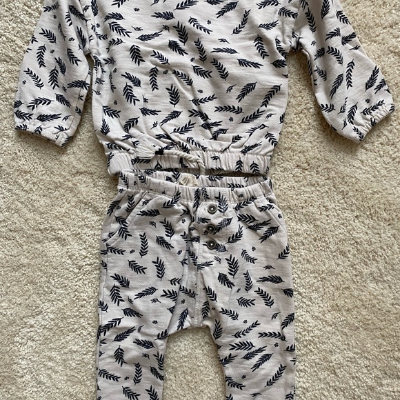 Jessica Simpson 18 month outfit. - Picture 1 of 3